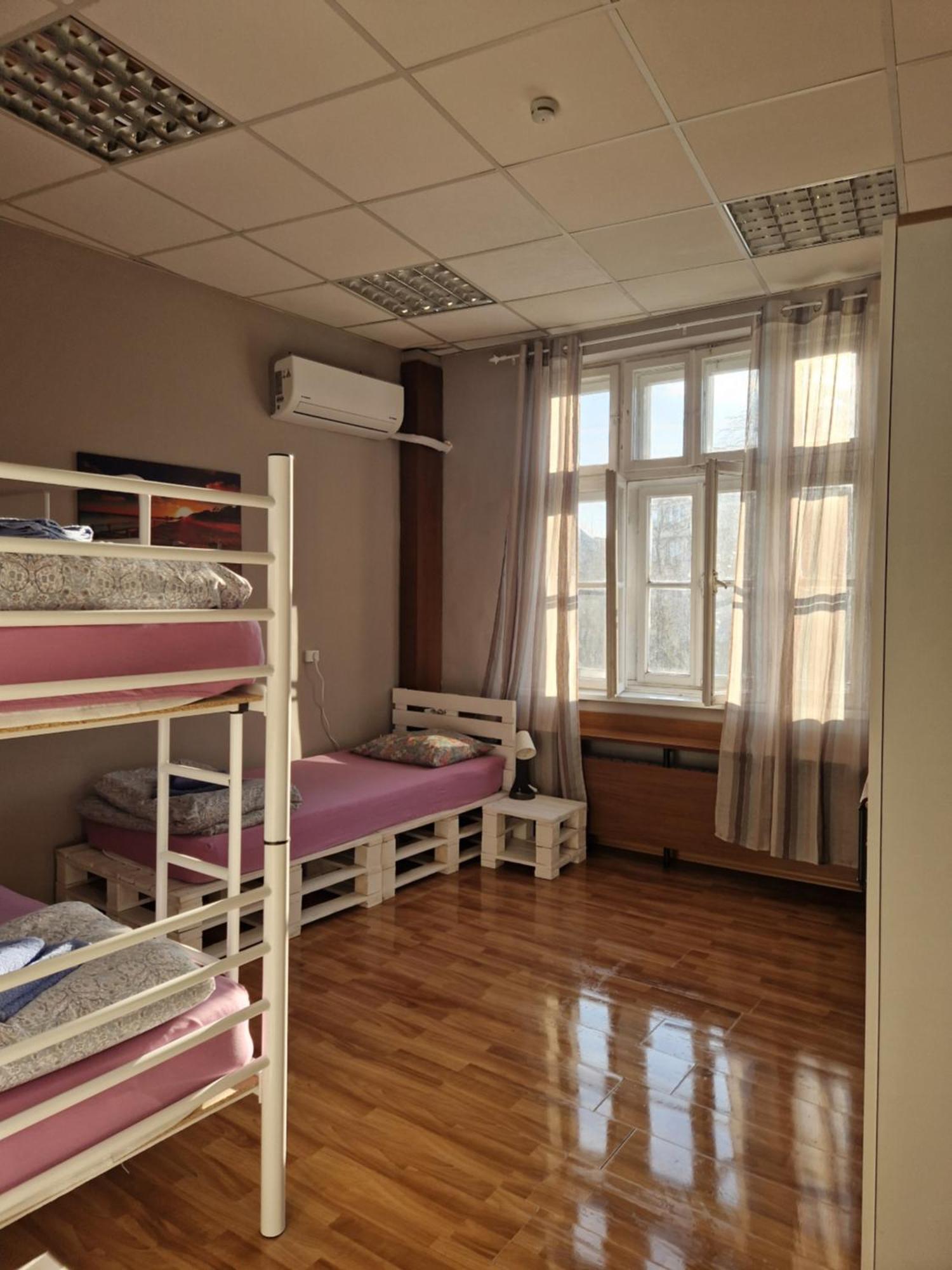 Lambo'S Corner Varna - Guest Rooms Bagian luar foto